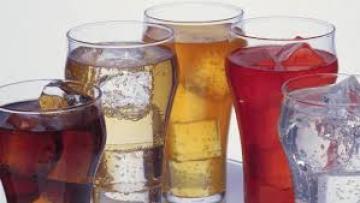 Aνθρακούχα ποτά: ποιές βλάβες μας προκαλούν